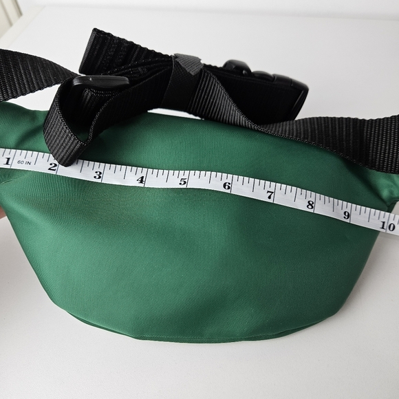 MAC Stranger Things Bag Limited Ed 1986 Hawkins Tigers Fanny Pack Bag - Picture 5 of 7